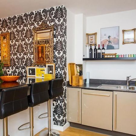 Appartamento Unique & Welcoming 2Bd Flat In Limehouse Londra Esterno foto