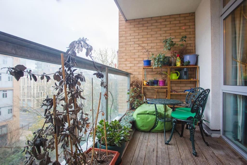 Appartamento Unique & Welcoming 2Bd Flat In Limehouse Londra Esterno foto