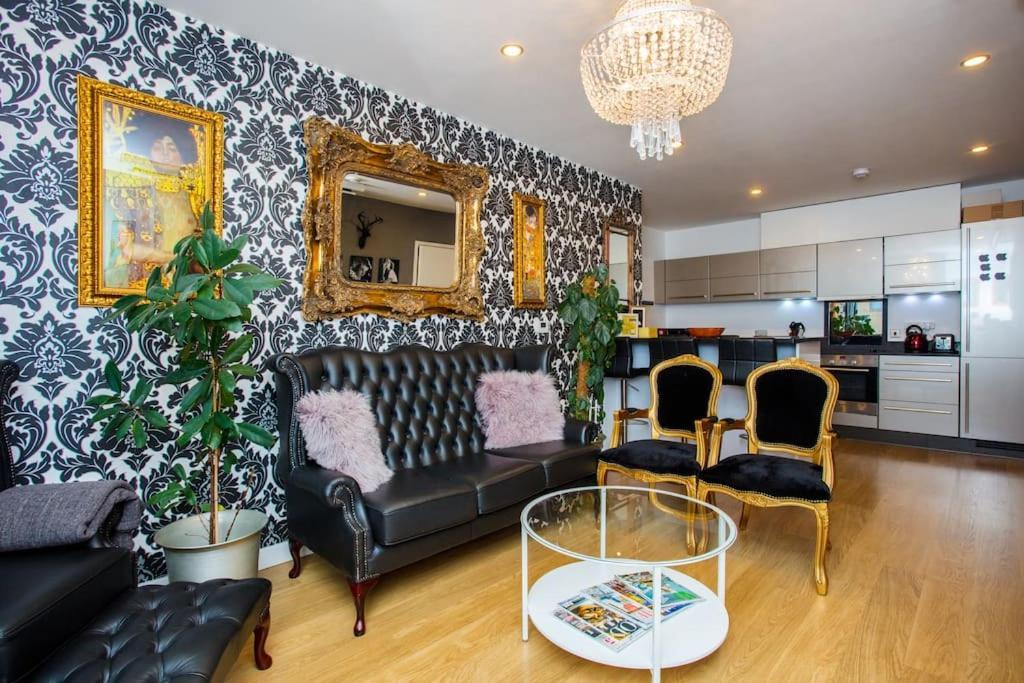Appartamento Unique & Welcoming 2Bd Flat In Limehouse Londra Esterno foto