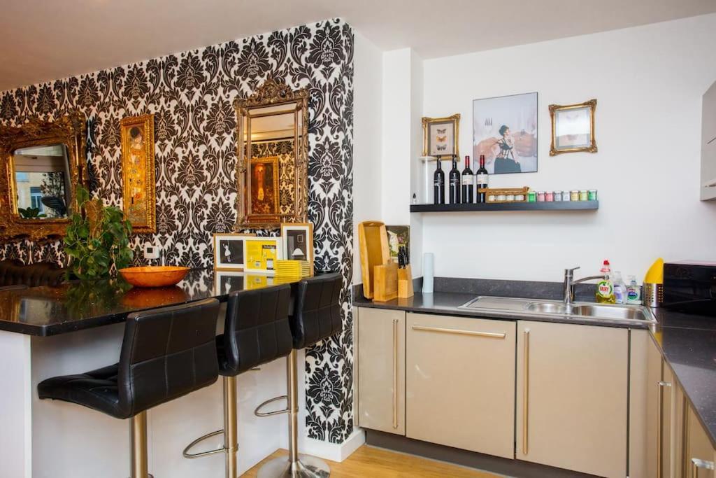 Appartamento Unique & Welcoming 2Bd Flat In Limehouse Londra Esterno foto