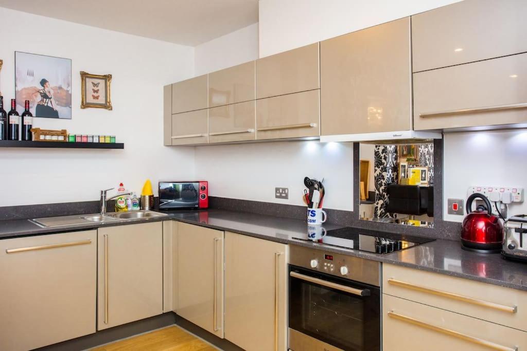Appartamento Unique & Welcoming 2Bd Flat In Limehouse Londra Esterno foto
