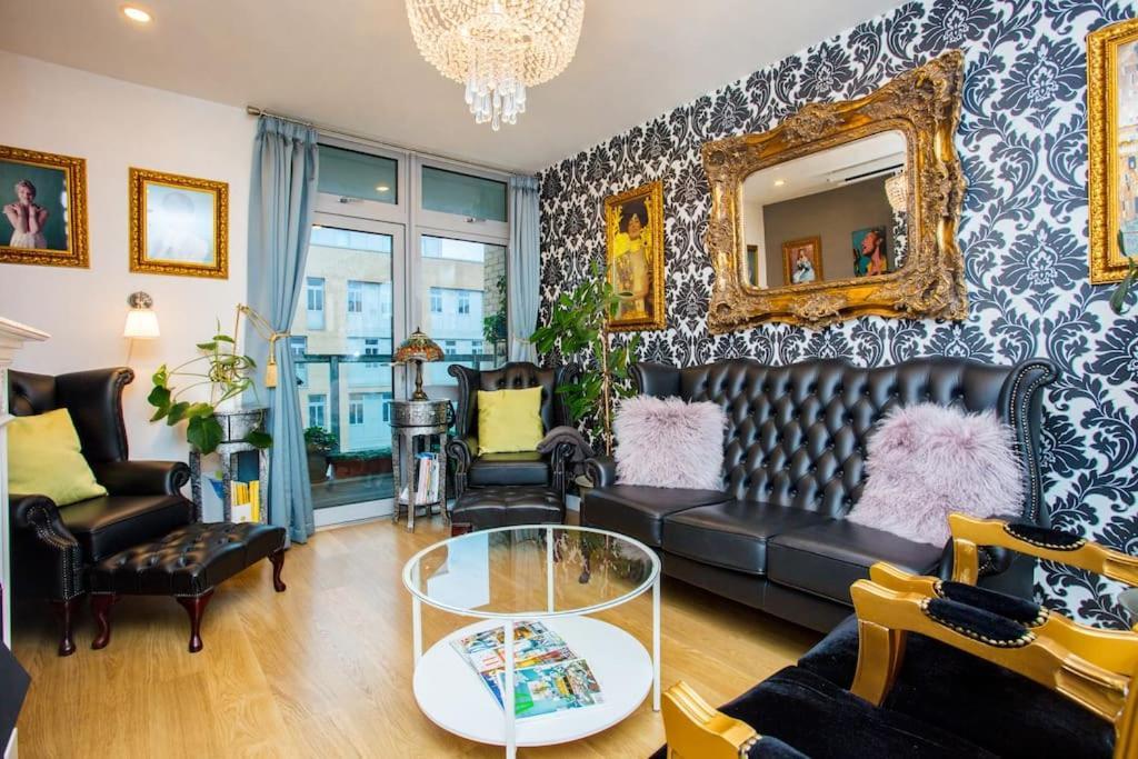 Appartamento Unique & Welcoming 2Bd Flat In Limehouse Londra Esterno foto