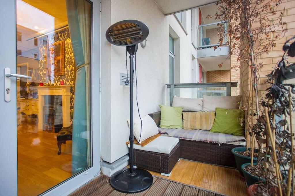 Appartamento Unique & Welcoming 2Bd Flat In Limehouse Londra Esterno foto