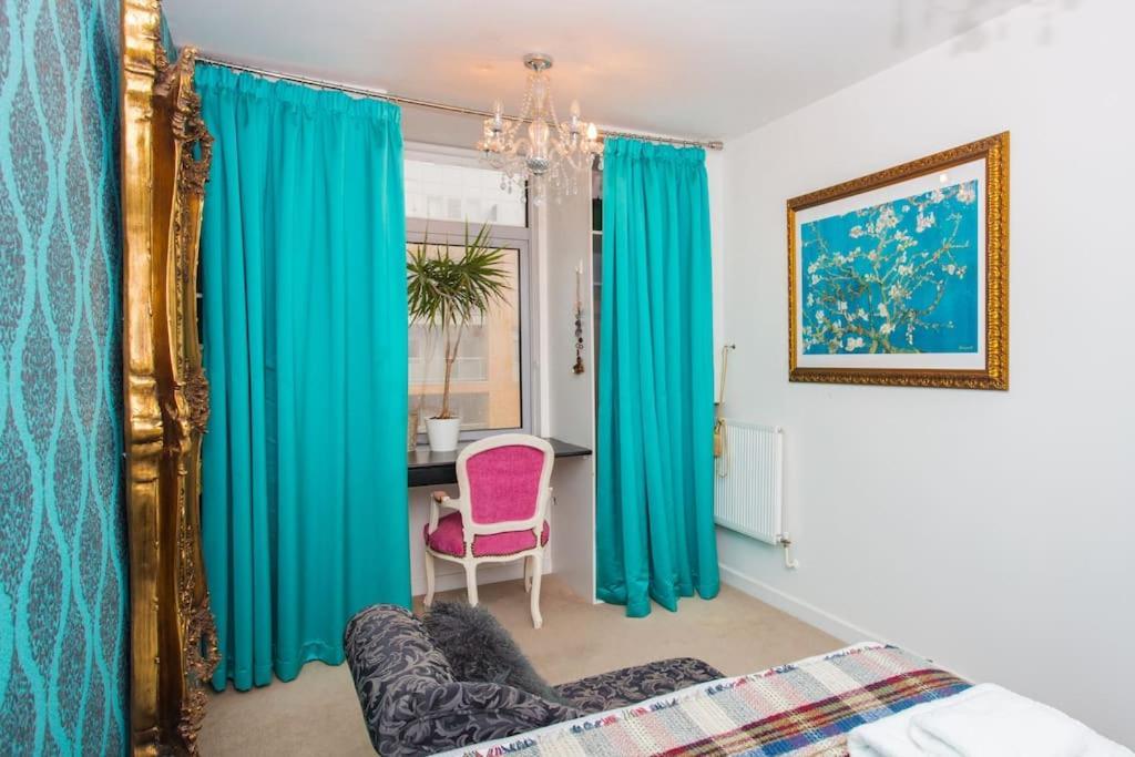 Appartamento Unique & Welcoming 2Bd Flat In Limehouse Londra Esterno foto
